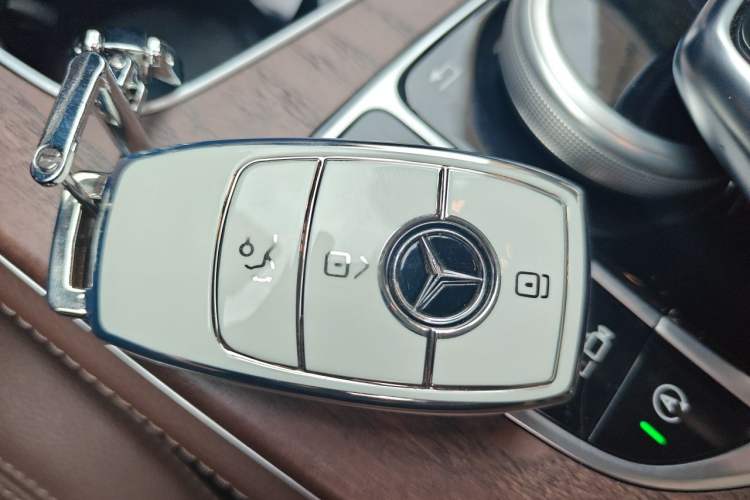 Used Mercedes-Benz E-Class 2018 Facelift E 200 L Vehicle Key