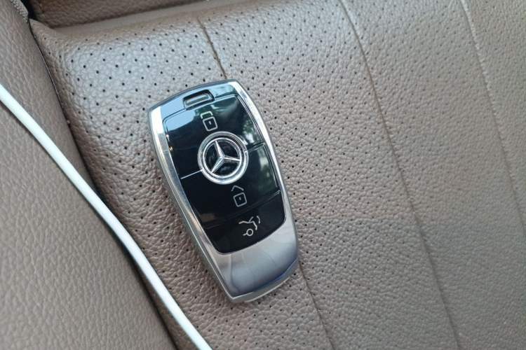 Used Mercedes-Benz E-Class 2018 Facelift E 200 L Vehicle Key