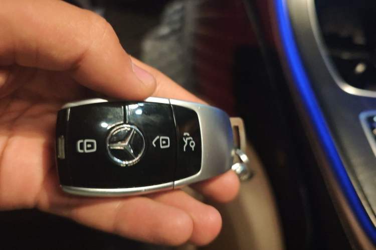 Used Mercedes-Benz E-Class 2018 Restyled E 300 L Sporty and Stylish Edition Vehicle Key