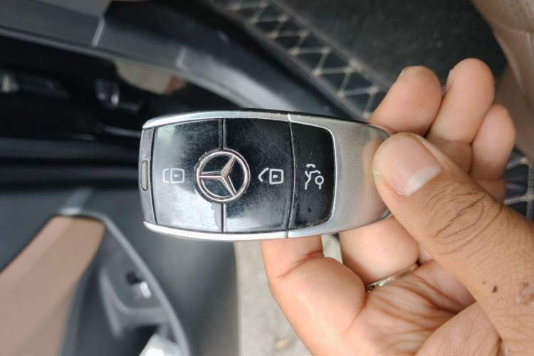 Used Mercedes-Benz E-Class 2018 Restyled E 300 L Sporty and Stylish Edition Vehicle Key