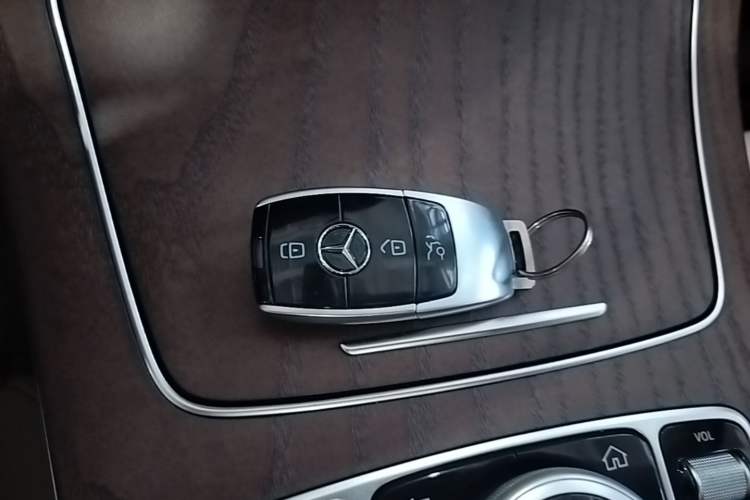 Used Mercedes-Benz E-Class 2018 Facelift E 200 L 4MATIC Vehicle Key