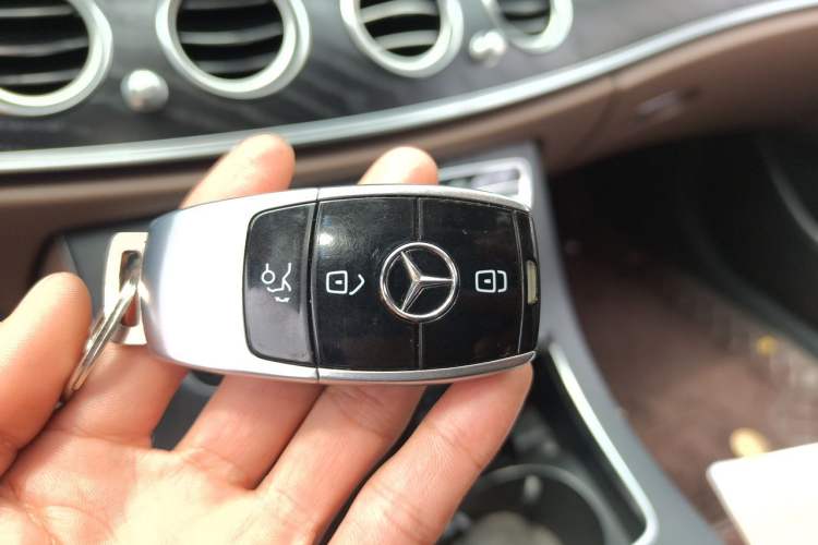 Used Mercedes-Benz E-Class 2018 Facelift E 200 L 4MATIC Vehicle Key