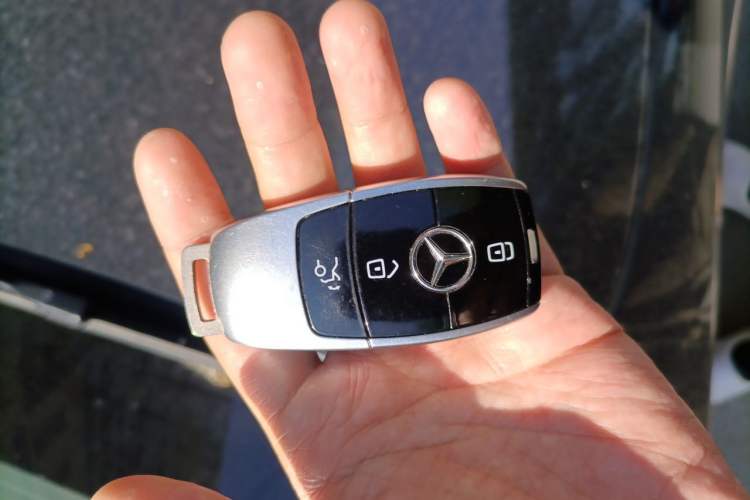 Used Mercedes-Benz E-Class 2018 Facelift E 200 L Sport 4MATIC Vehicle Key