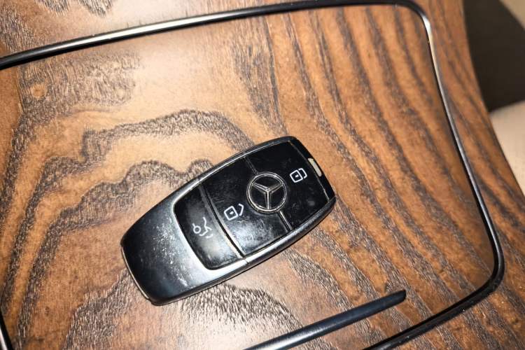 Used Mercedes-Benz E-Class 2018 Facelifted E 300 L Stylish Version Vehicle Key
