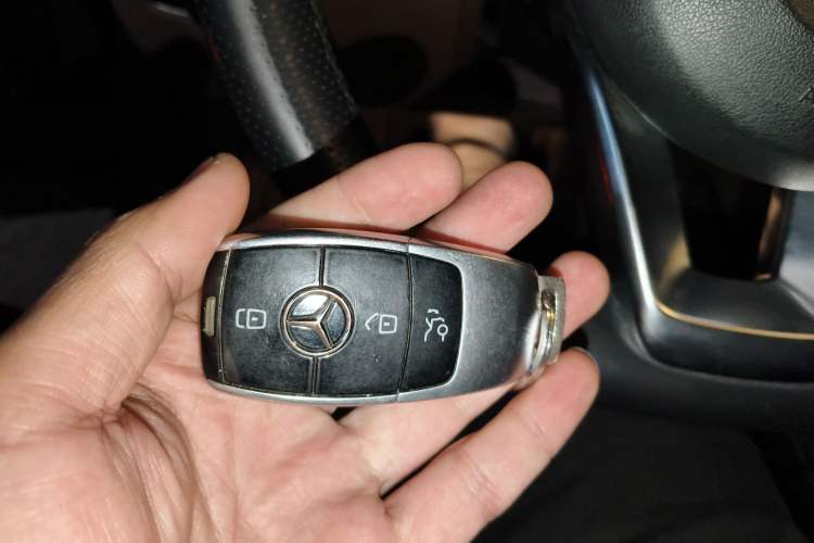 Used Mercedes-Benz E-Class 2018 Restyled E 300 L Sporty and Stylish Edition Vehicle Key