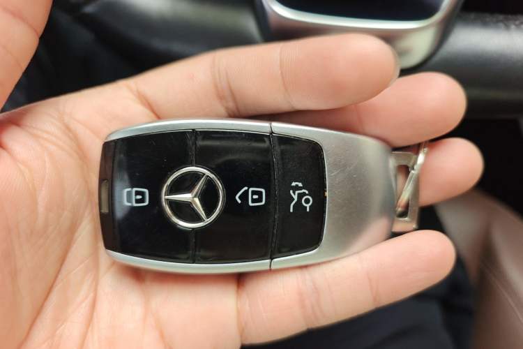 Used Mercedes-Benz E-Class 2018 Restyled E 300 L Sporty and Stylish Edition Vehicle Key