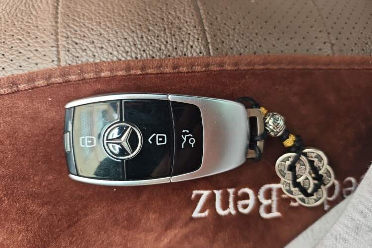 Used Mercedes-Benz E-Class 2018 Facelifted E 300 L Stylish Version Vehicle Key