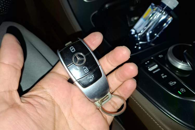 Used Mercedes-Benz E-Class 2018 Restyled E 300 L Sporty and Stylish Edition Vehicle Key
