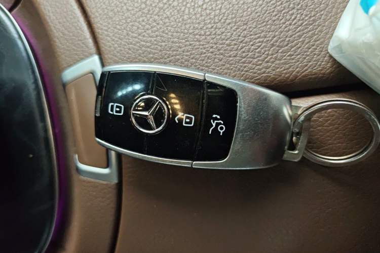 Used Mercedes-Benz E-Class 2018 Facelift E 200 L Sport Edition Vehicle Key