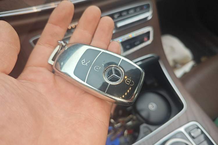 Used Mercedes-Benz E-Class 2018 Facelift E 200 L 4MATIC Vehicle Key
