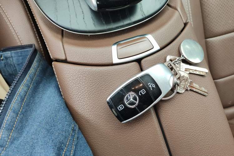 Used Mercedes-Benz E-Class 2018 Facelift E 200 L Sport Edition Vehicle Key