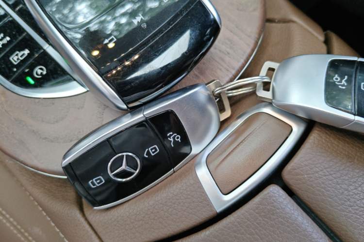 Used Mercedes-Benz E-Class 2018 Facelift E 200 L Vehicle Key