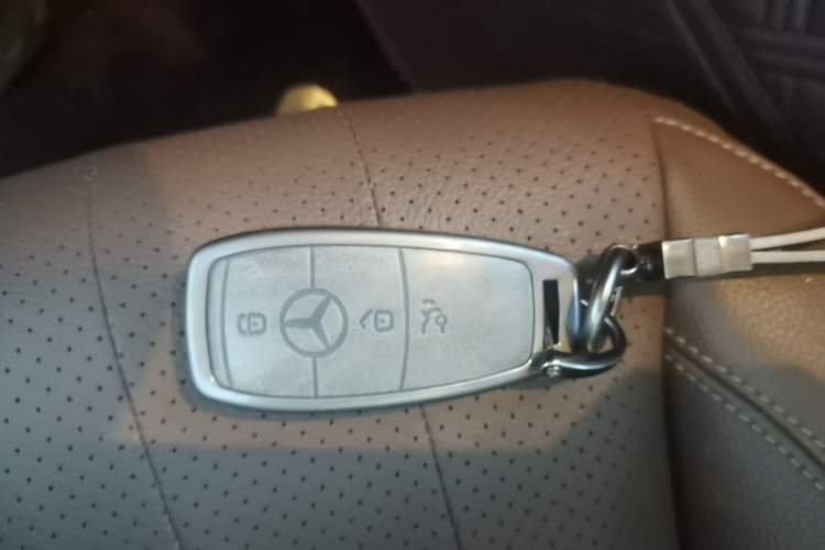 Used Mercedes-Benz E-Class 2018 Facelift E 300 L Luxury Edition Vehicle Key