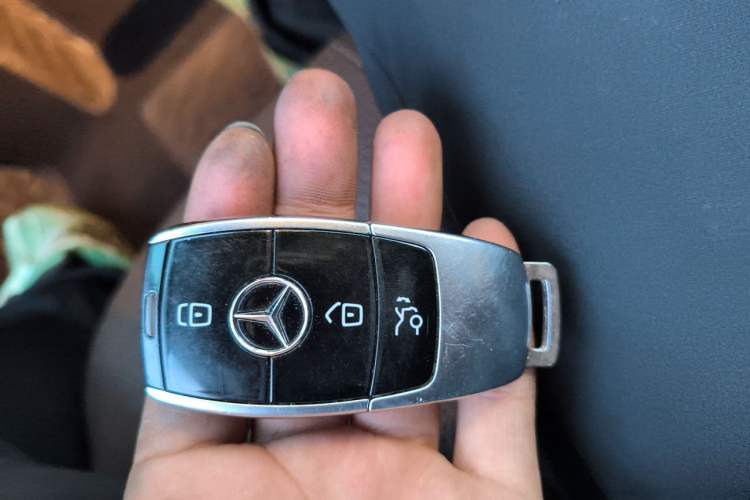 Used Mercedes-Benz E-Class 2018 Facelifted E 300 L Stylish Version Vehicle Key