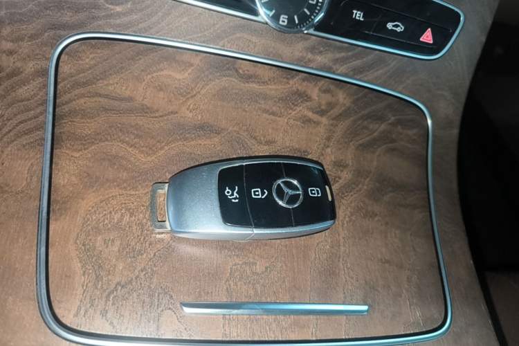 Used Mercedes-Benz E-Class 2018 Facelifted E 300 L Stylish Version Vehicle Key
