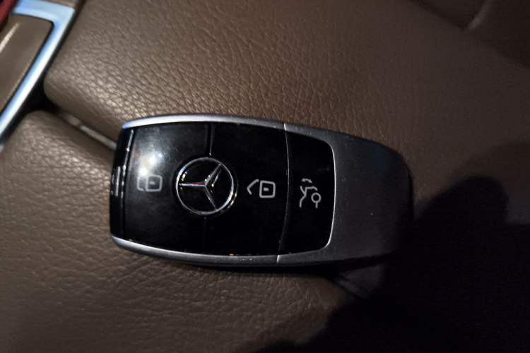 Used Mercedes-Benz E-Class 2018 Restyled E 300 L Sporty and Stylish Edition Vehicle Key