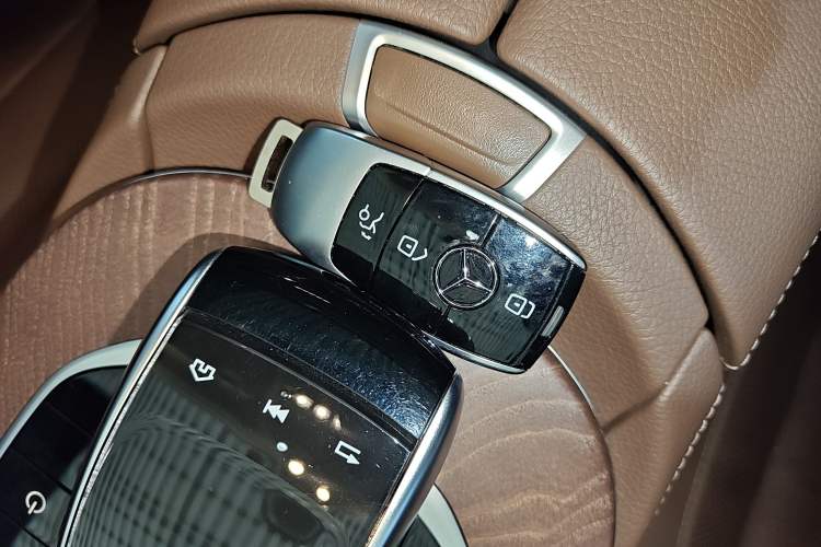 Used Mercedes-Benz E-Class 2018 Facelift E 200 L 4MATIC Vehicle Key