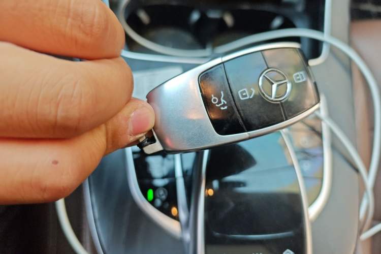 Used Mercedes-Benz E-Class 2018 E 300 L Sport Luxury Edition Vehicle Key