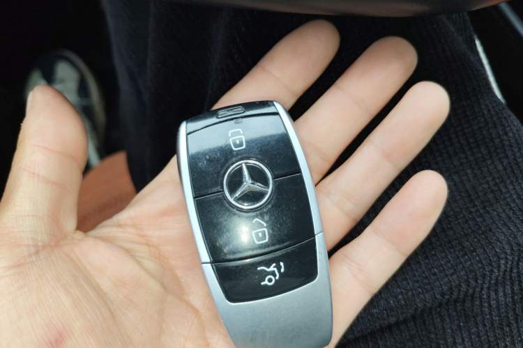 Used Mercedes-Benz E-Class 2018 Restyled E 300 L Sporty and Stylish Edition Vehicle Key