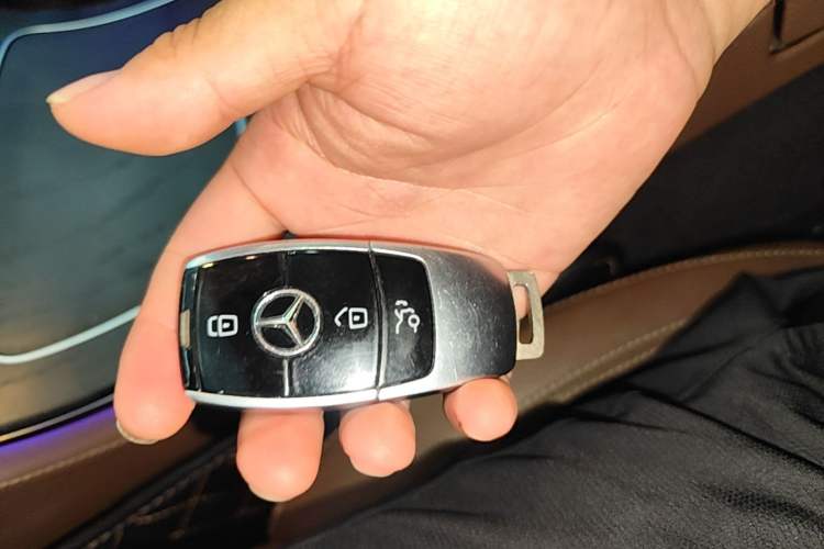 Used Mercedes-Benz E-Class 2018 Facelift E 200 L Sport Edition Vehicle Key