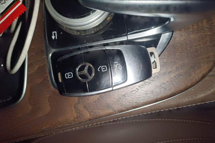 Used Mercedes-Benz E-Class 2018 Facelift E 200 L Vehicle Key