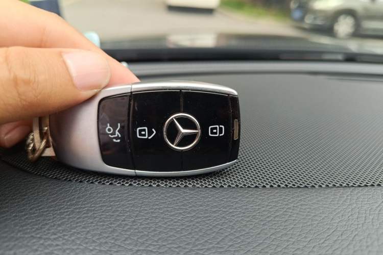 Used Mercedes-Benz E-Class 2018 Restyled E 300 L Sporty and Stylish Edition Vehicle Key