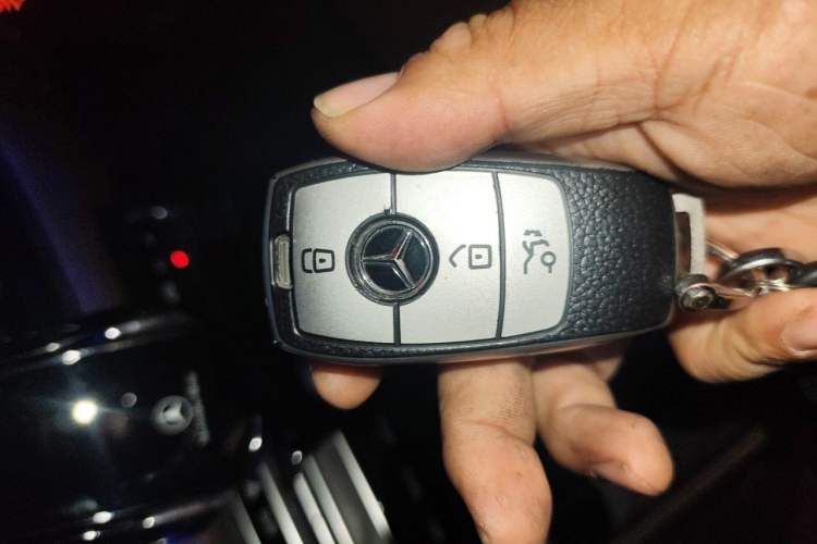 Used Mercedes-Benz E-Class 2018 Facelifted E 300 L Stylish Version Vehicle Key