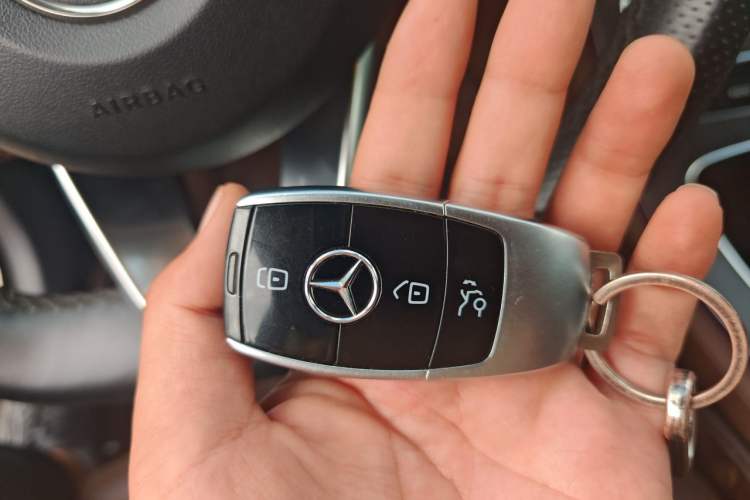 Used Mercedes-Benz E-Class 2018 Facelift E 200 L 4MATIC Vehicle Key