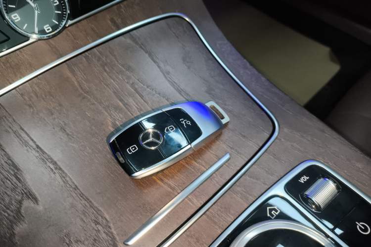 Used Mercedes-Benz E-Class 2018 E 200 L Vehicle Key