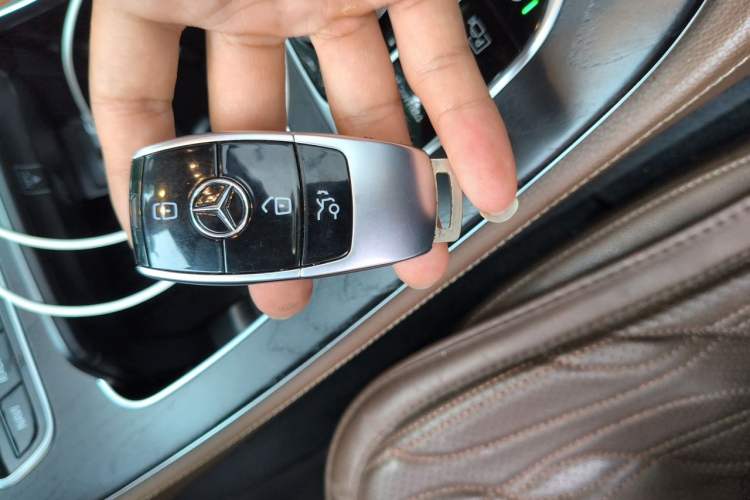 Used Mercedes-Benz E-Class 2018 Facelift E 200 L Sport Edition Vehicle Key