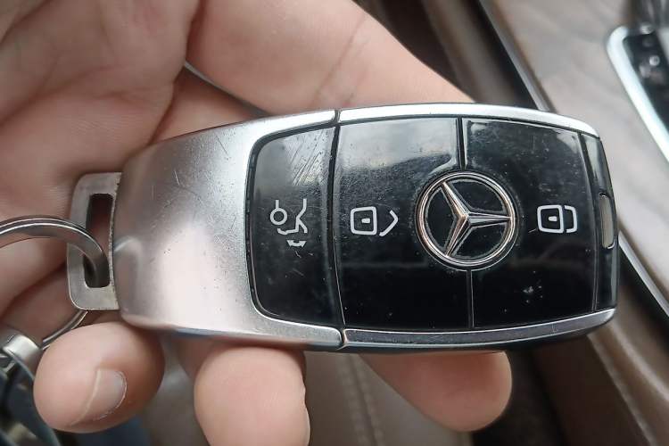 Used Mercedes-Benz E-Class 2018 Facelift E 200 L 4MATIC Vehicle Key