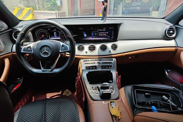 Used Mercedes-Benz E-Class 2018 E 300 Sport Edition Center Console
