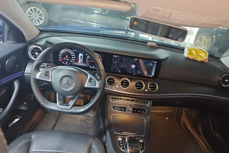 Used Mercedes-Benz E-Class 2018 Restyled E 300 L Sport Luxury Edition Center Console