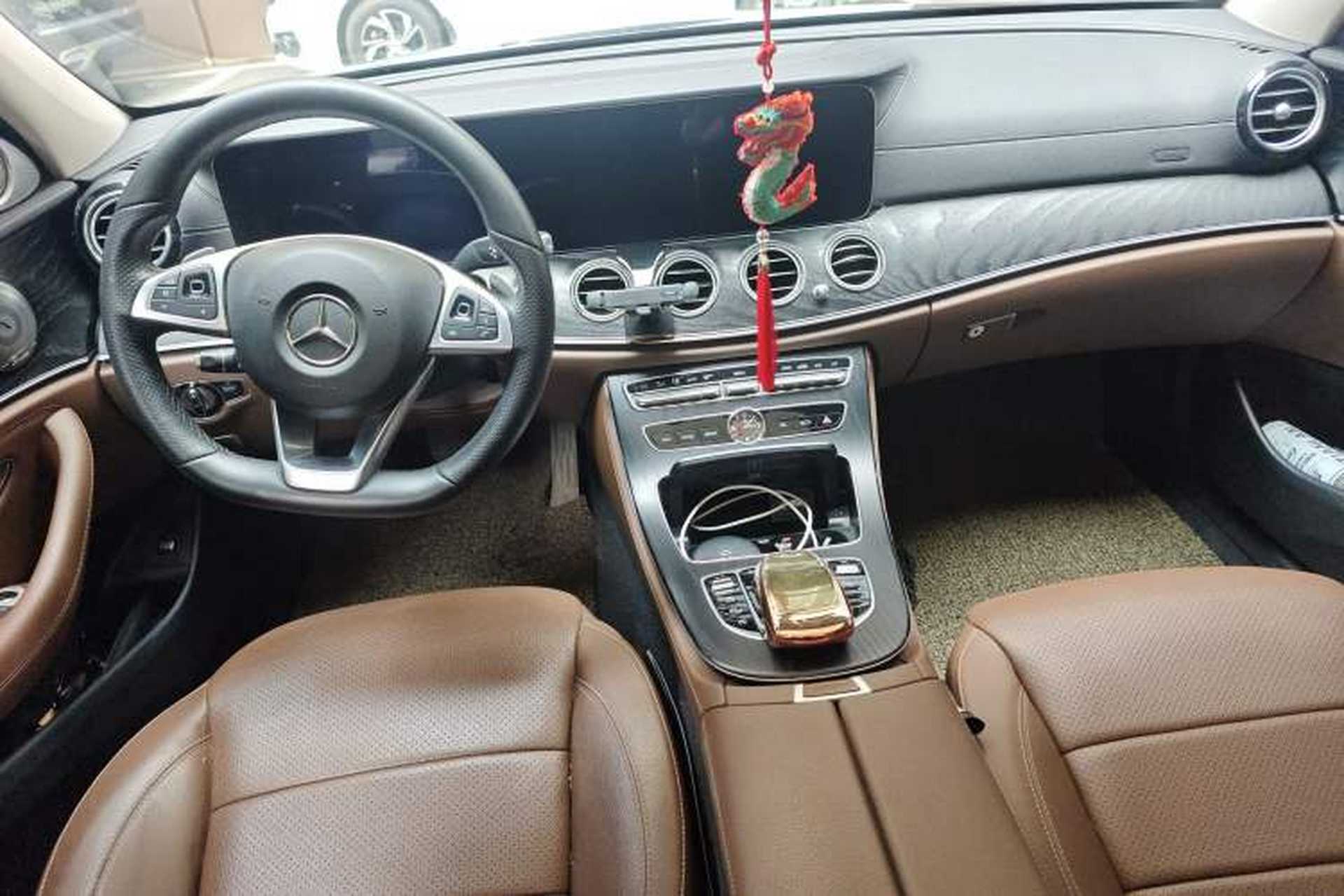 Used Mercedes-Benz E-Class 2018 Restyled E 300 L Sporty and Stylish Edition Center Console