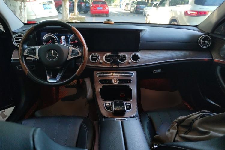 Used Mercedes-Benz E-Class 2018 Facelift E 300 L Luxury Edition Center Console