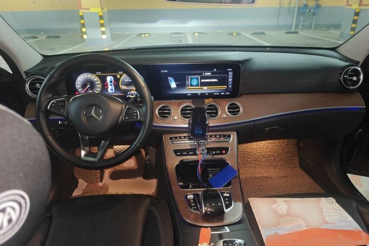 Used Mercedes-Benz E-Class 2018 E 300 L Luxury Model Center Console