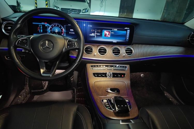 Used Mercedes-Benz E-Class 2018 E 300 L Luxury Model Center Console