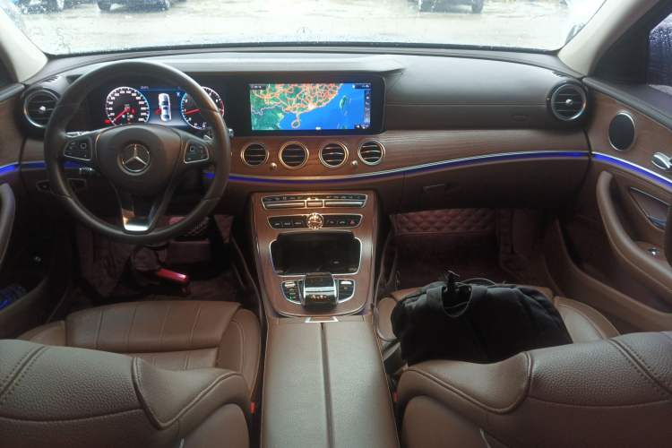 Used Mercedes-Benz E-Class 2018 E 200 L Center Console