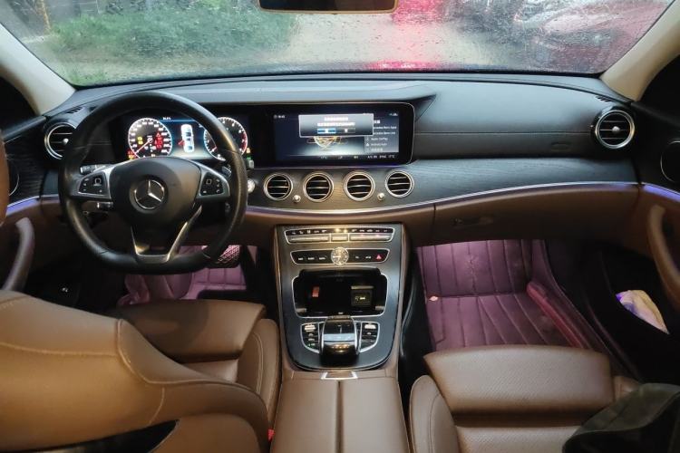 Used Mercedes-Benz E-Class 2018 Facelift E 200 L Sport Edition Center Console