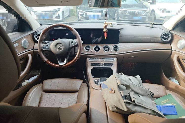 Used Mercedes-Benz E-Class 2018 Facelift E 200 L Center Console
