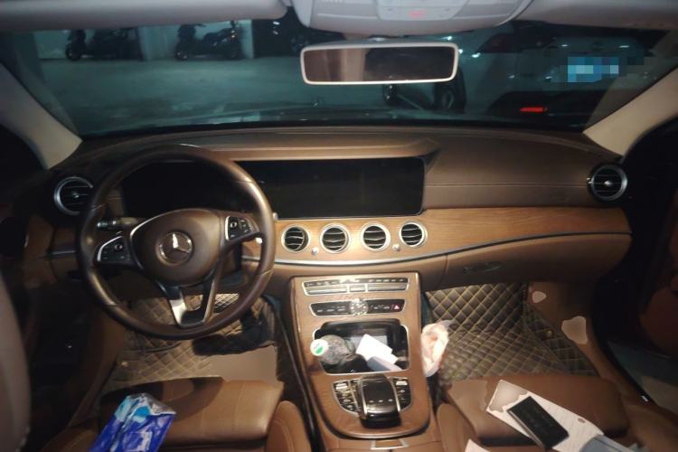 Used Mercedes-Benz E-Class 2018 Facelift E 200 L Center Console