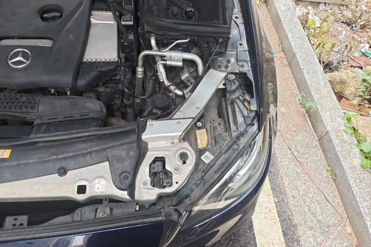Used Mercedes-Benz E-Class 2018 E 200 Coupe Engine Bay Left