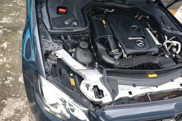 Used Mercedes-Benz E-Class 2018 Restyled E 300 L Sport Luxury Edition Engine Bay Right