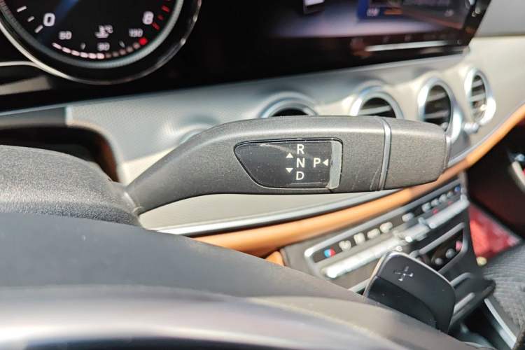 Used Mercedes-Benz E-Class 2018 E 300 Sport Edition Gear Lever