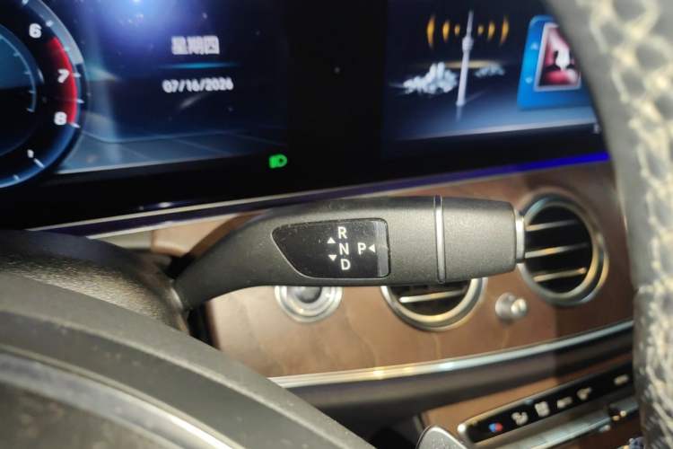 Used Mercedes-Benz E-Class 2018 E 300 L Luxury Model Gear Lever