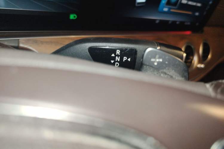 Used Mercedes-Benz E-Class 2018 Facelift E 200 L Gear Lever