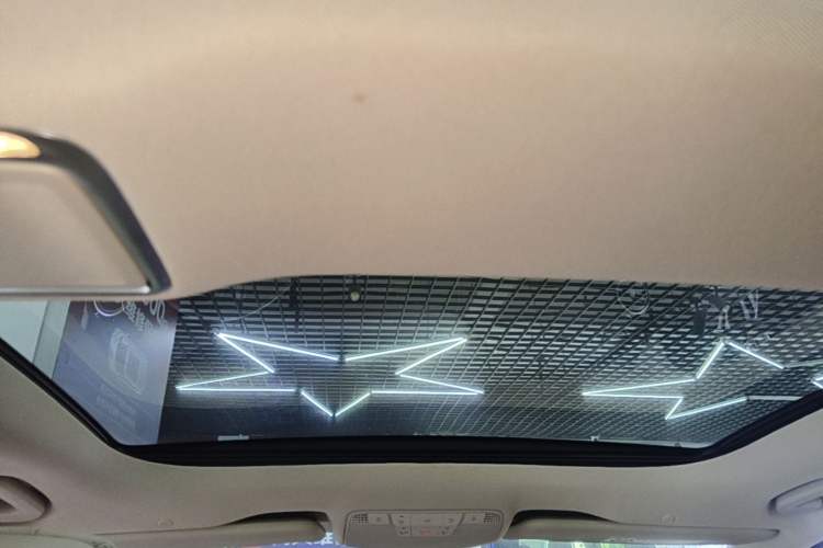 Used Mercedes-Benz E-Class 2018 Facelifted E 300 L Stylish Version Headliner