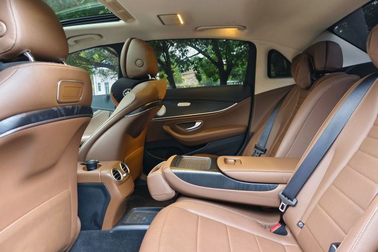 Used Mercedes-Benz E-Class 2018 Facelift E 200 L Sport Edition Interior 4