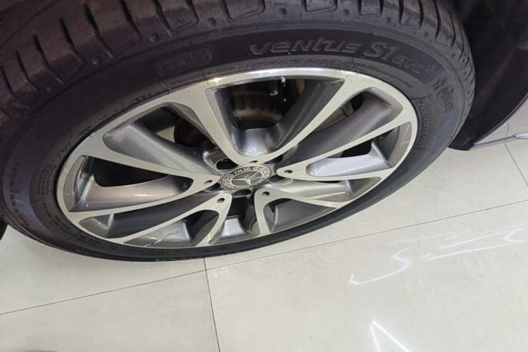 Used Mercedes-Benz E-Class 2018 Facelifted E 300 L Stylish Version Left Front Wheel Hub
