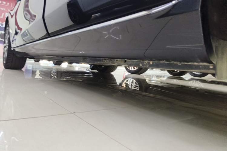 Used Mercedes-Benz E-Class 2018 Facelifted E 300 L Stylish Version Left Side Sill